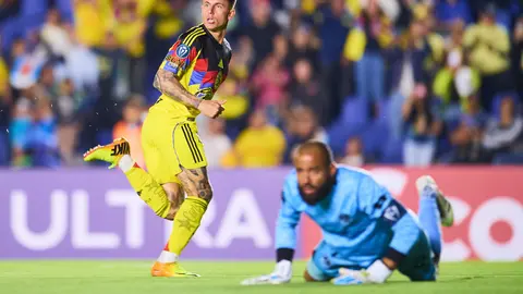 Brian Rodríguez ante Olimpia I MEXSPORT