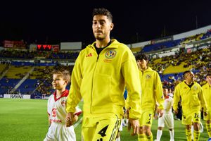 Cáceres respondió a los abucheos de la afición | MEXSPORT