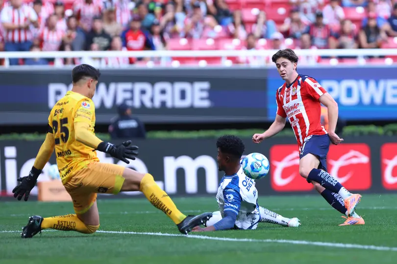 Brian Gutiérrez en el partido entre Chivas y Pachuca en la Jornada 1 del Clausura 2026 | IMAGO 7