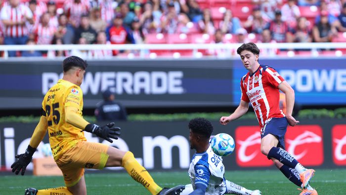 Brian Gutiérrez en el partido entre Chivas y Pachuca en la Jornada 1 del Clausura 2026 | IMAGO 7