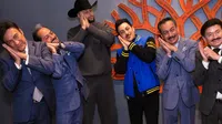 ¡Qué tal si eres tú… el triple de mi vida! Los Tigres del Norte se reúnen con Steph Curry