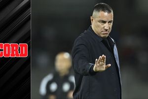 EFRAÍN JUÁREZ  ESTÁ QUEDANDO A DEBER EN PUMAS