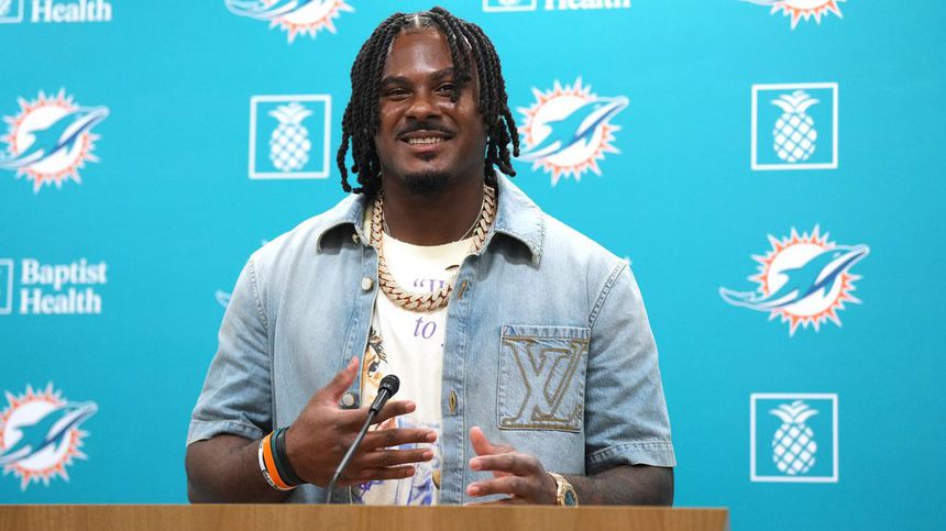 Malik Willis en su presentación con Dolphins | AP