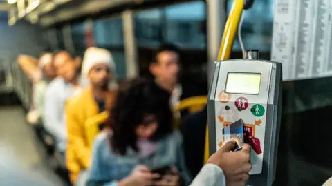 El Metro de la Ciudad de México funcionará de 07:00 a 24:00 horas el lunes 16 de marzo./ Pixabay