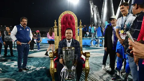 Víctor Velázquez es reelegido como presidente de Cruz Azul de forma unánime por 5 años más