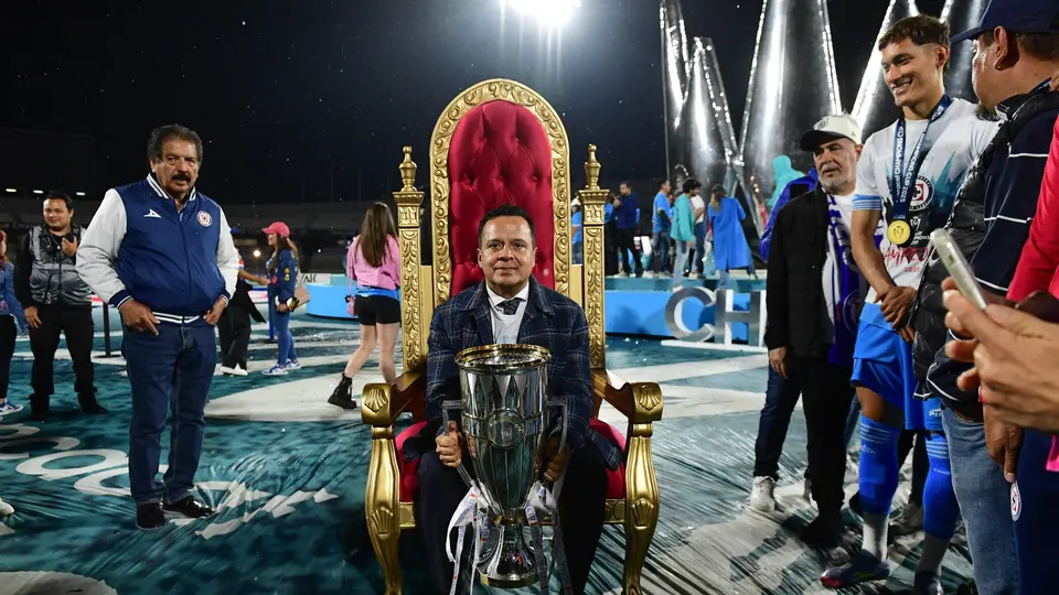 Víctor Velázquez es reelegido como presidente de Cruz Azul de forma unánime por 5 años más