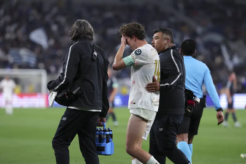 Marcel Ruiz salió caminando del partido l IMAGO7