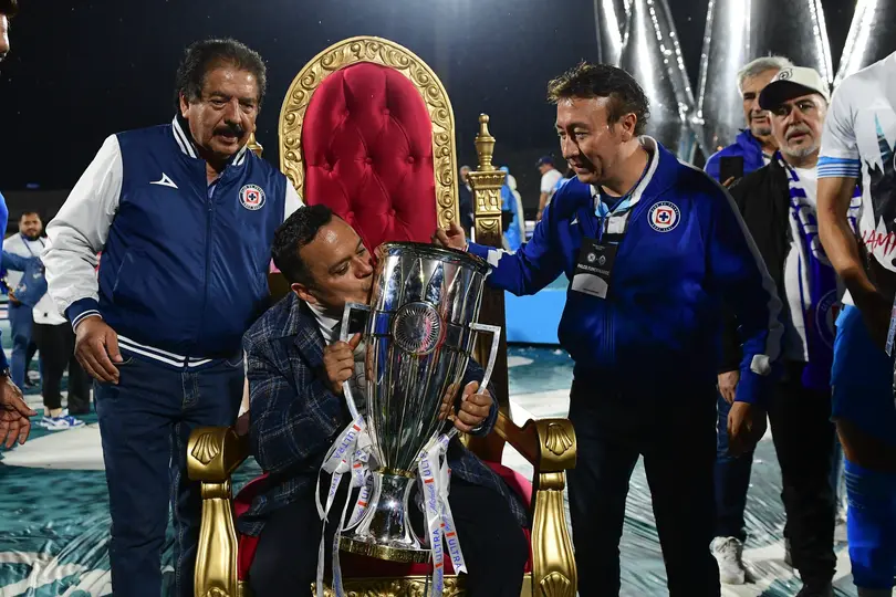 Víctor Velázquez y la directiva de Cruz Azul | MEXSPORT