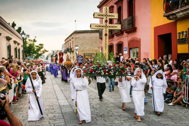 La Semana Santa cambia de fecha cada año porque se calcula a partir de la luna llena posterior al equinoccio de primavera./ Pixabay