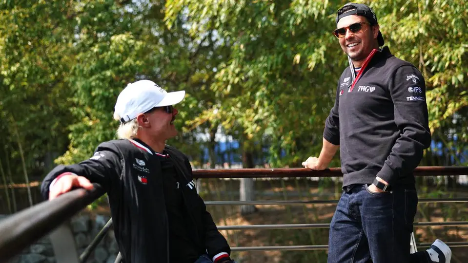 Valtteri Bottas y Checo Pérez, en China | @SChecoPerez