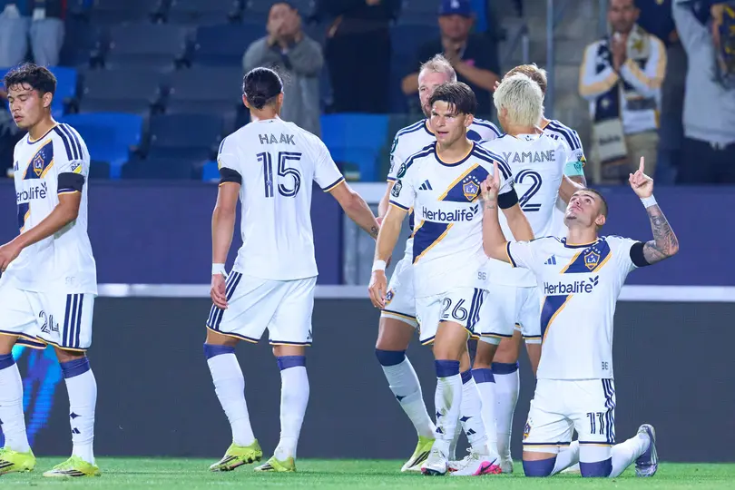 Galaxy goleó 3-0 a Mount Pleasant para acercarse a los Cuartos | MEXSPORT