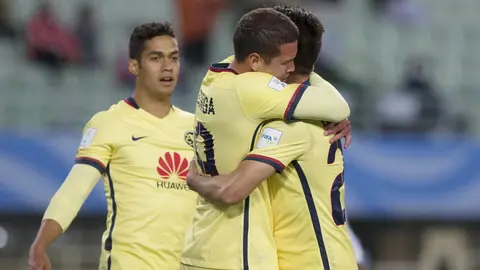 Martín Zúñiga en celebración con América en la Copa Mundial de Clubes 2015 | IMAGO 7