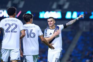 Gabriel Pec comandó el triunfo de Galaxy frente a Mount Pleasant | MEXSPORT