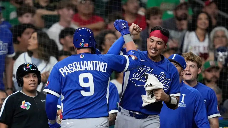 Italia celebra ser la gran figura del Clásico Mundial | AP