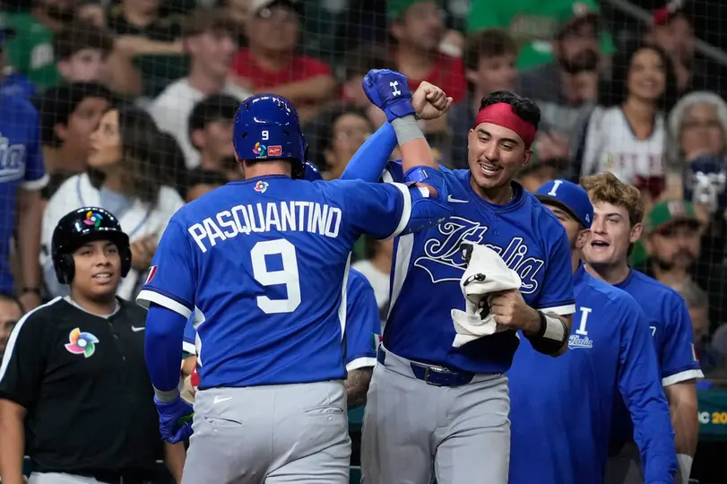 Italia celebra ser la gran figura del Clásico Mundial | AP