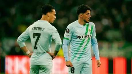 Betis cae de visita ante Panathinaikos con penal en la recta final; Fidalgo no jugó
