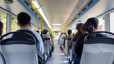 Estudiantes que vivan en la Ciudad de México y cursen licenciatura en universidades públicas pueden solicitar el apoyo económico. / iStock