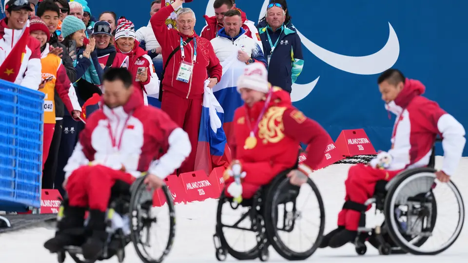 Vuelve a sonar el himno ruso en los Paralímpicos con Golubkov y Bagiian