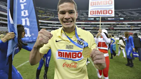 Martín Zúñiga en celebración del título de América en el Apertura 2014 | IMAGO 7
