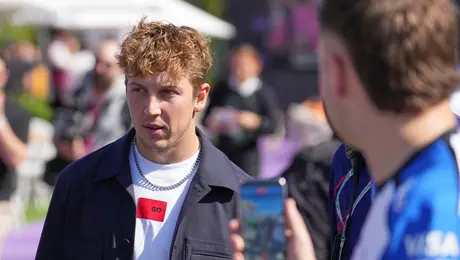 Lawson resta importancia a roces con Checo Pérez: "Solo me centro en competir"