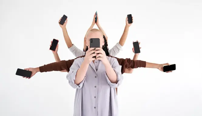 El electrolitio que contienen los celulares en su batería es altamente volátil si presenta fallas / FREEPIK