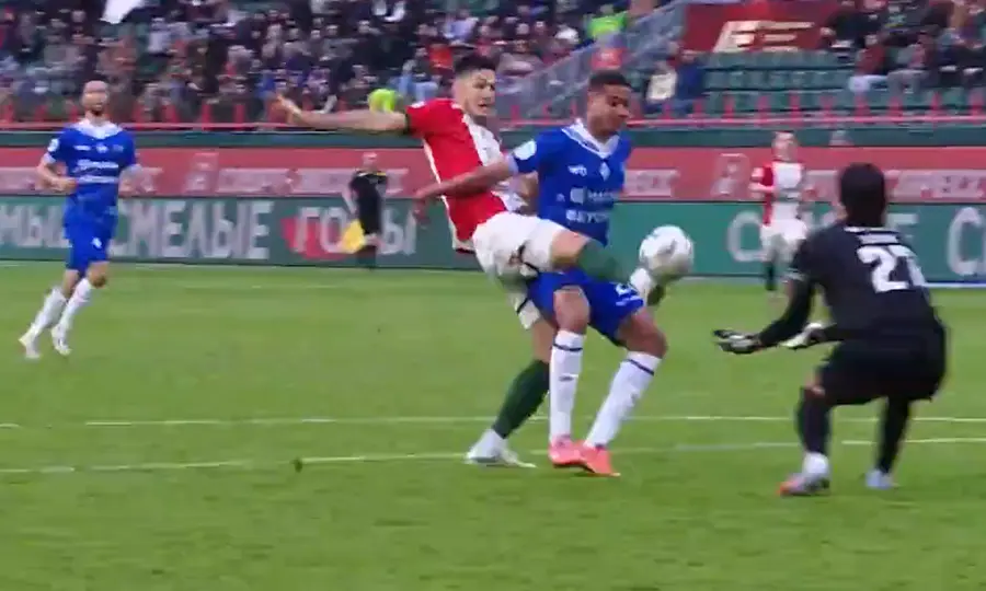 Así se vio el accidentado gol de César Montes | CAPTURA DE PANTALLA