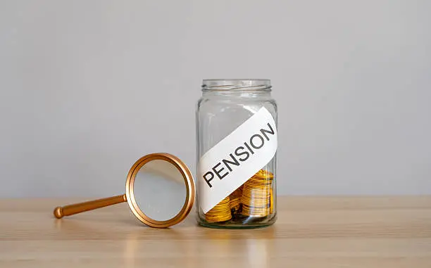 El nuevo tope establece que ninguna pensión podrá superar el 50% del salario presidencial. / iStock