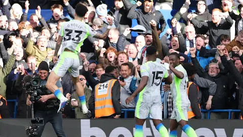 Jugadores de Manchester City en celebración en el partido contra Chelsea en la Premier League | AP