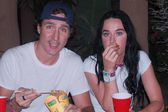 Katy Perry sorprende en Coachella al aparecer con Justin Trudeau