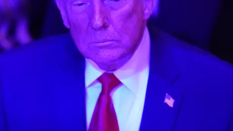 Donald Trump presente en la función de UFC 327 | AP