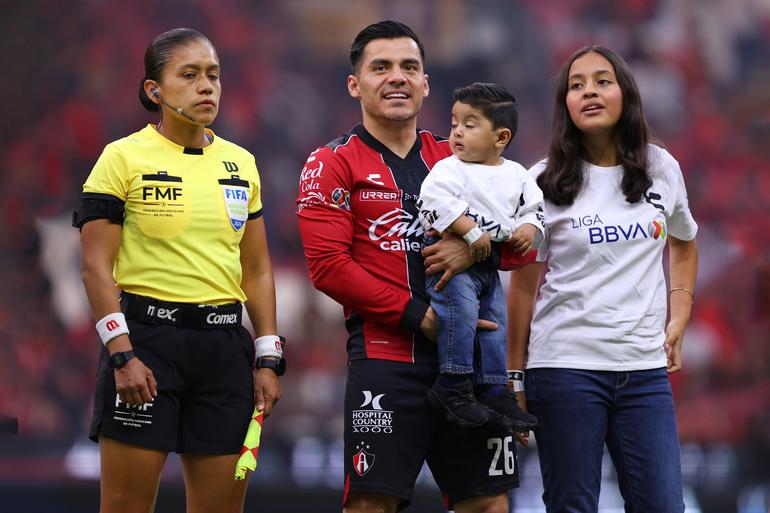 Aldo Rocha y su familia previo al duelo de Atlas ante el Monterrey I IMAGO7