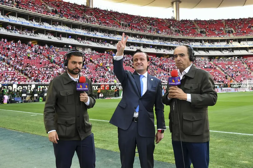Omar Villarreal con Mikel Arriola y David Medrano previo a un partido | Imago7