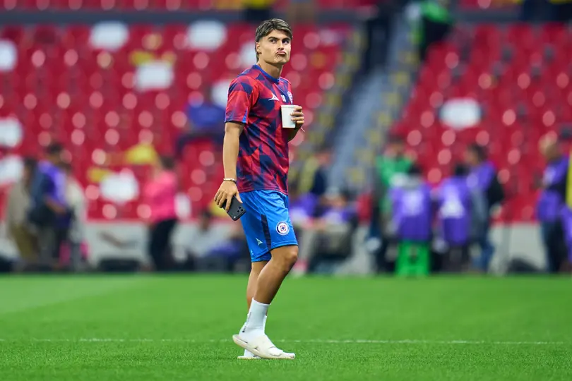 Luka Romero en el calentamiento del partido de América contra Cruz Azul en la Liga MX | MEXSPORT