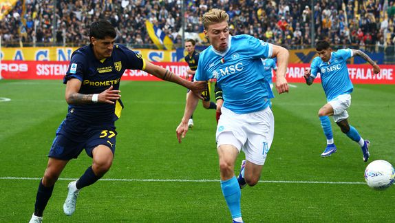 Parma le roba el empate al Napoli y lo aleja del Scudetto