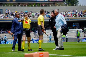 Katia Itzel expulsó a Sergio Bueno en el partido de Pumas contra Mazatlán | IMAGO 7
