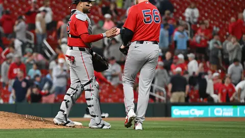 El receptor de los Boston Red Sox, Carlos Narváez y el lanzador Ryan Watson  I AP