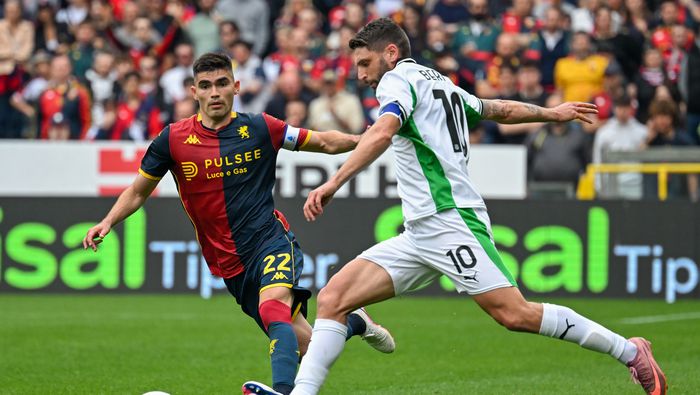 Johan Vásquez en el partido de Genoa vs Sassuolo en la Serie A | AP