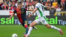 Johan Vásquez en el partido de Genoa vs Sassuolo en la Serie A | AP
