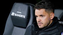 Larcamón en el banquillo del Estadio Banorte durante el América vs Cruz Azul | IMAGO7