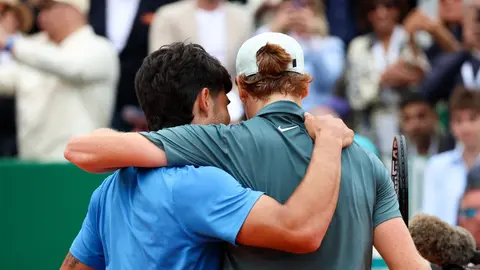 Carlos Alcaraz y Jannik Sinner en la Final del Masters de Montecarlo 2026 | AFP