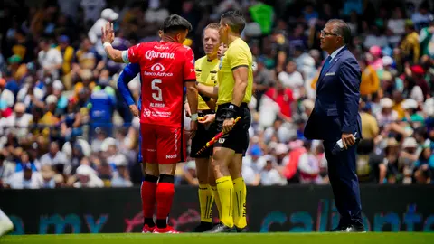 Jugadores de Mazatlán le reclaman a Katia Itzel en el partido contra Pumas | IMAGO 7