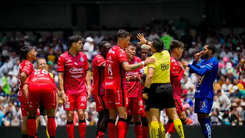 Jugadores de Mazatlán le reclaman a Katia Itzel en el partido contra Pumas | IMAGO 7