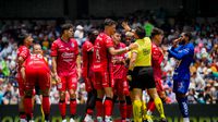 Jugadores de Mazatlán le reclaman a Katia Itzel en el partido contra Pumas | IMAGO 7