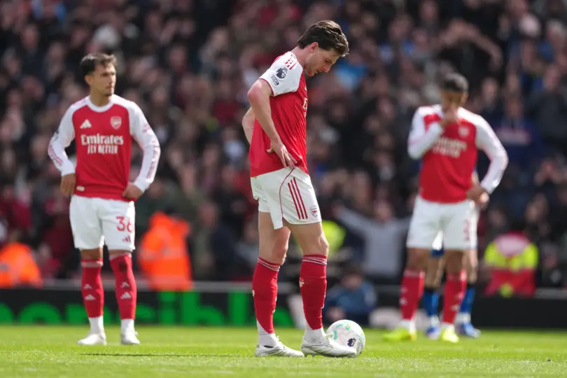 Jugadores de Arsenal en lamento tras su derrota en Premier League | AP