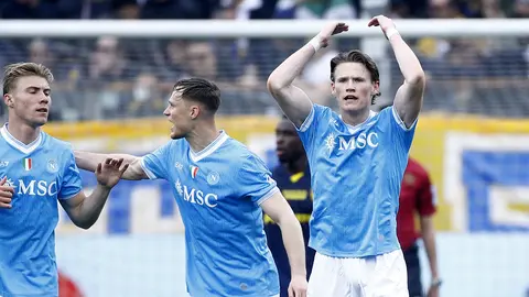 Reclamos del Napoli tras gol del Parma I AP