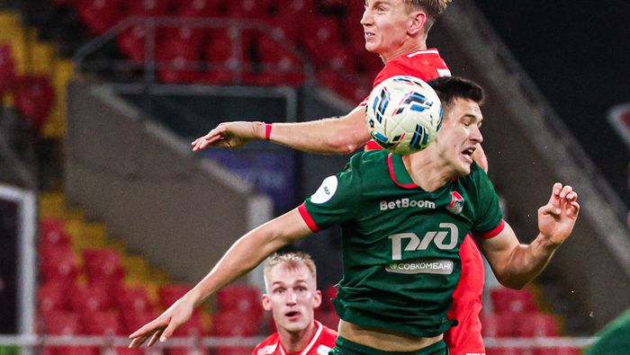César Montes en partido con Lokomotiv Moscú | GROSBY GROUP