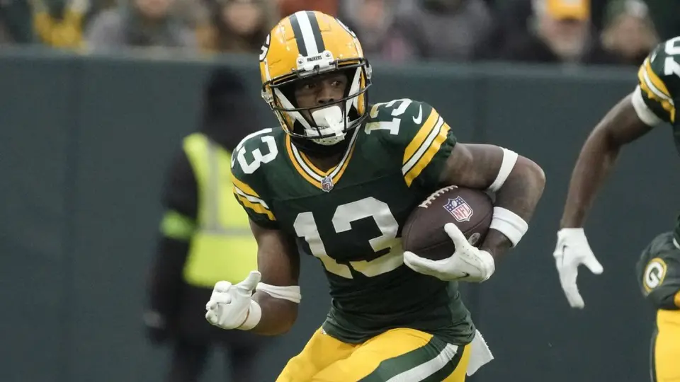 Eagles adquieren a Dontayvion Wicks en canje con los Packers