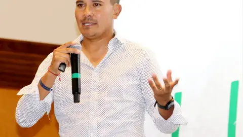 Fernando Guerrero en una conferencia en la FMF l INSTA: @cantantearbitro