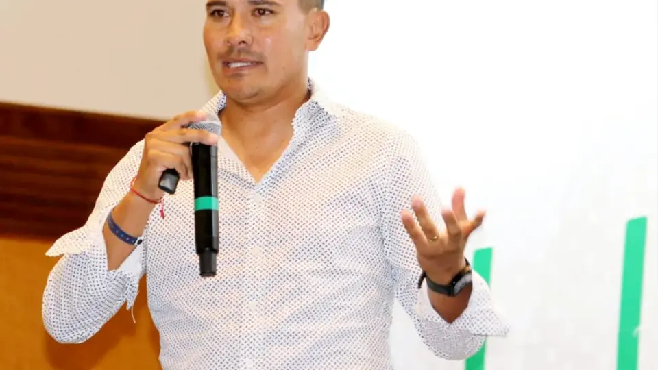 Fernando Guerrero en una conferencia en la FMF l INSTA: @cantantearbitro