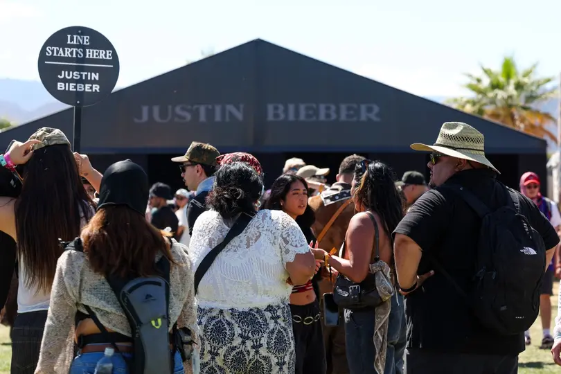 El público no dejó de cantar éxitos como “Baby” y “Beauty and a Beat”./ AFP
